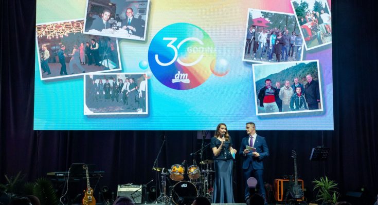 dm 30 godina